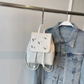 Mini sac à dos blanc en cuir PU avec papillons métalliques argentés sur le rabat - Blanc Cassé
