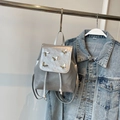 Sac à dos argenté chic avec papillons métalliques et design de cordon Y2K - Argenté