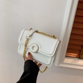 Elegante borsa a tracolla in pelle PU bianca con fibbia dorata e tracolla a catena - Bianco