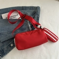 Borsa a tracolla cilindrica rossa con mini pochette e tracolla in nylon regolabile - Rosso