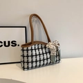 Zwart-witte tweed shopper met bruine leren riemen en een sjaal met luipaardprint - Bruin