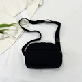 Sac bandoulière minimaliste en nylon noir avec sangle réglable et décor floral - Noir