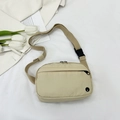 Sac bandoulière chic en nylon crème avec zips noirs et sangle tissée réglable - Kaki
