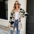 Cardigan lungo da donna in maglia mimetica beige e verde, outfit casual stile urbano - S / Verde Militare