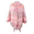 Damen Strickponcho mit rosa-orangefarbenem Farblockmuster und Fransen am Saum - Buchstabe F / Rosa