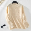 Maglione in maglia a trecce bianco crema con girocollo e finiture a coste eleganti - S / Albicocca