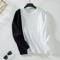 Pull en maille torsadée pour femme avec col rond et contraste de couleurs noir et blanc - S / Noir