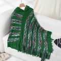 Mantella con cappuccio in maglia verde con strisce colorate e frange lunghe - Lettera F / Verde