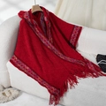Ethnic πλεκτή κόκκινη κάπα με κουκούλα, boho κρόσσια και σχέδιο με ρόμβους - Γράμμα F / Κόκκινο