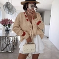 Elegante cárdigan beige con patrones de corazones rojos y lazo frontal mujer - S / Blanco Roto
