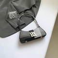 Sac sous le bras vintage à motif à carreaux noir et blanc avec logo B doré - Gris