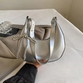 Borsa hobo argentata a mezza luna con ciondolo a fiocco di perline e goffratura alla moda - Argento