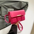 Borsa a tracolla quadrata rosa con motivo geometrico 3D e dettagli in metallo oro - Rosa Rosso