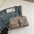 Borsa a spalla vintage con monogramma, doppie tasche frontali e tracolla in pelle - Cachi