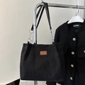Sac fourre-tout en velours côtelé noir avec chaîne en métal et écusson tendance - Noir