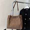 Sac fourre-tout en velours côtelé marron avec sangle en cuir et chaîne en métal - Marron