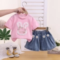 Completo estivo da bambina con maglietta rosa a coniglio e pantaloncini di jeans - Rosa