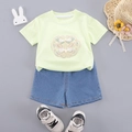 Completo estivo da bambina con maglietta verde ricamata e pantaloncini in denim - verde chiaro / 80cm
