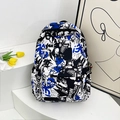 Mochila con estampado graffiti negro blanco y azul con llavero astronauta - Azul Marino