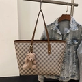 Borsa tote monogramma kaki con manici in pelle marrone e portachiavi a forma di orso - Con Ciondolo / Cachi