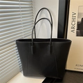 Bolso tote minimalista de cuero negro granulado para mujer con letras de moda y asas largas - Negro