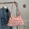 Sac fourre-tout plissé rose avec grands nœuds et chaîne en métal argenté pour femmes - Rose