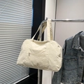 Grande borsa tote in nylon bianco crema con tasca frontale a zip e spalline larghe - Bianco