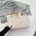 Borsa tote beige con motivi floreali neri, catena dorata e ciondolo a cervo - Bianco Sporco