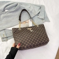 Borsa tote vintage marrone con motivo a stelle, catena dorata e pendente a cervo - Marrone
