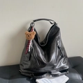 Sac fourre-tout noir en cuir PU avec zips métalliques et breloque ours mignonne - Avec Pendentif / Noir