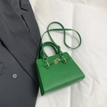 Vibrant green minimalist handbag in smooth faux leather with gold-tone hardware and strap - Green