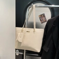 Borsa tote minimalista bianco crema in pelle con placca dorata e piccolo portamonete tondo - Bianco Sporco