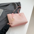 Pink tote bag with all-over M-pattern print and a golden metal logo charm - Pink