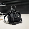 Bolso tipo cubo de nailon negro de moda con cordón y gran capacidad interior - Negro