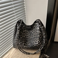 Bolso hobo con estampado de leopardo, gran capacidad y correa de hombro con nudo de cuerda - Negro