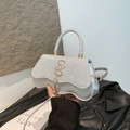 Borsa in strass argento con fondo a onda e dettaglio logo con nappa dorata - Argento