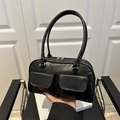 Bolso de mano negro vintage de cuero sintético con dos bolsillos y herrajes plateados - Negro