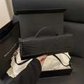 Sac à main noir élégant motif crocodile avec finitions dorées et bandoulière amovible - Noir
