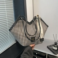 Houndstooth tote bag with V-shaped opening and woven canvas texture in black and white - Black