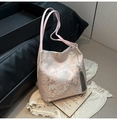 Rosafarbene Tasche mit chinesischer Stickerei, Bambustextur und eleganter Quaste - Rosa