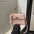 Sac à main vintage rose clair à texture marbrée avec fermoir doré et bandoulière - Rose