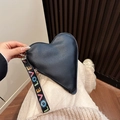 Borsa nera a forma di cuore con cinturino in tessuto Love Love e trama litchi - Nero