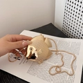 Mini bolso bandolera dorado con forma de pez, textura de escamas y cadena de metal fina - Pez Dorado