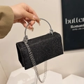 Elegante bolso de noche negro con purpurina, asa de anillo plateada y cadena - Negro