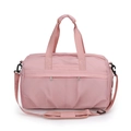 Grande borsa da viaggio rosa impermeabile con tracolla regolabile su sfondo bianco - Rosa