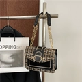 Bolso bandolera de tweed retro en cuadros marrones y negros con cadena dorada - Negro