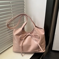 Sac fourre-tout rose en similicuir avec un grand nœud et bandoulière longue - Rose