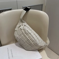 Schicker beigefarbener Tweed-Gürteltasche mit weißem Gurt und doppelten Reißverschlüssen - Gebrochenes Weiß