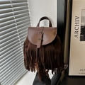 Zaino vintage marrone da donna con frange bohémien in ecopelle e fibbia metallica - Marrone
