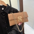 Handcrafted straw shoulder bag in light brown with golden chain and square lock - Brown